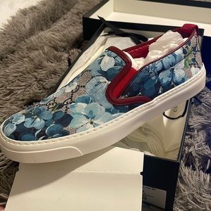 Gucci GG Supreme Canvas Slip on “Blue Floral” sneaker